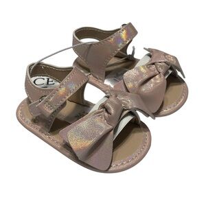Baby Girls Bow Sandals in iridescent pink